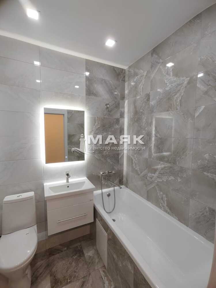 2-к. квартира 42 кв.м, 8/14