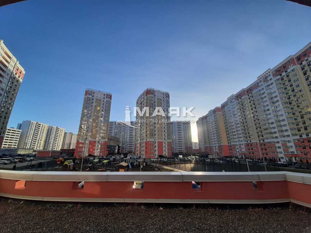 2-к. квартира 63 кв.м, 1/18