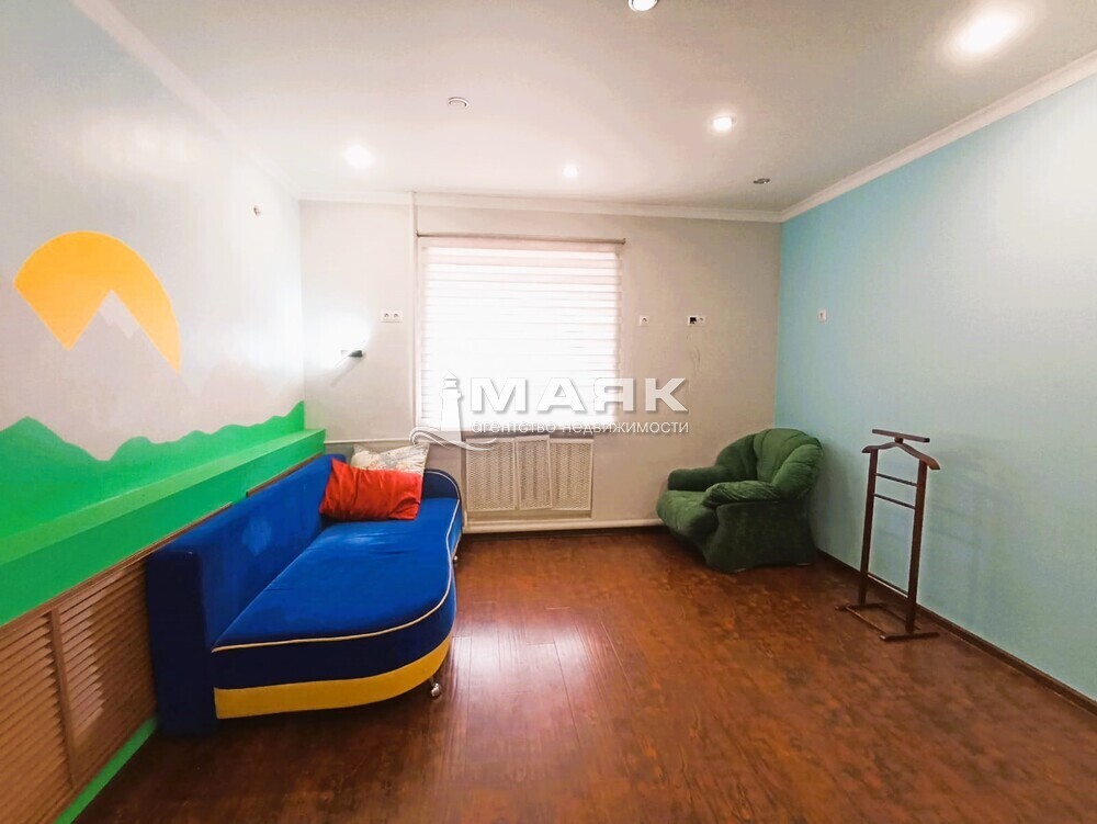 Дом 370.7 кв.м на участке 6.4 сот