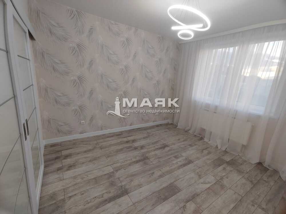 2-к. квартира 42 кв.м, 8/14