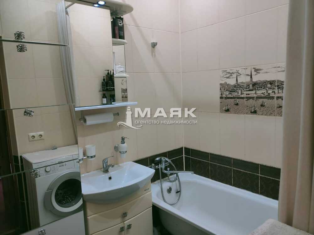 3-к. квартира 90 кв.м, 2/5