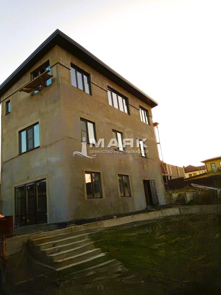 Дом 180 кв.м на участке 7.2 сот