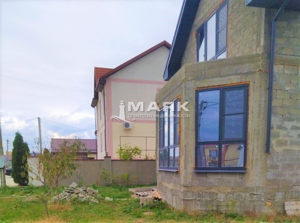 Дом 200 кв.м на участке 6 сот