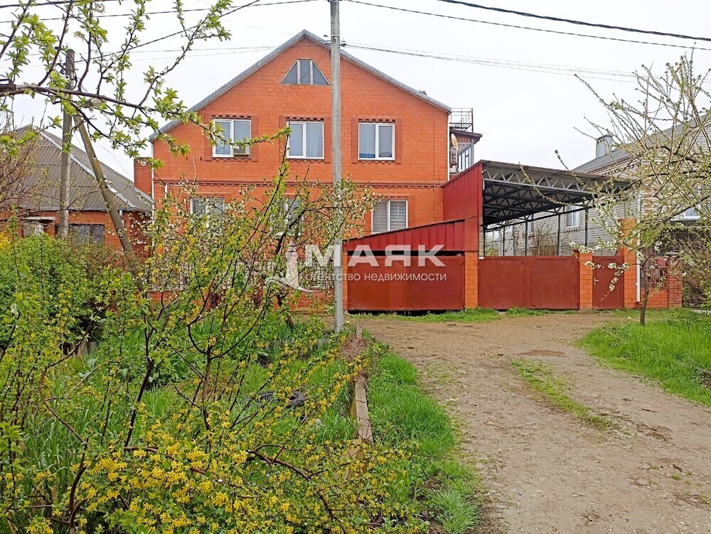 Дом 370.7 кв.м на участке 6.4 сот