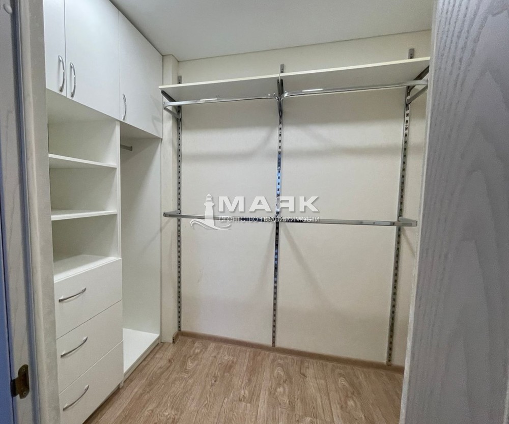 3-к. квартира 86.3 кв.м, 4/8