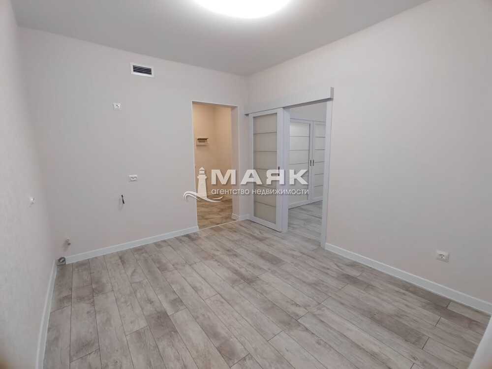 2-к. квартира 42 кв.м, 8/14