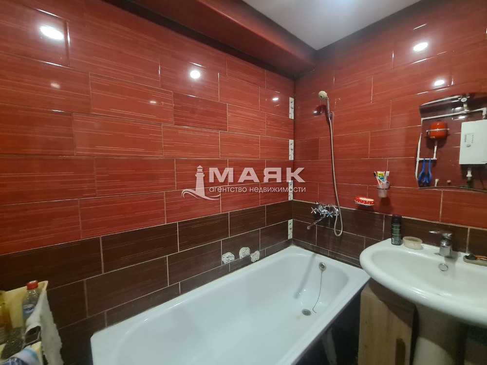 2-к. квартира 46 кв.м, цоколь/5