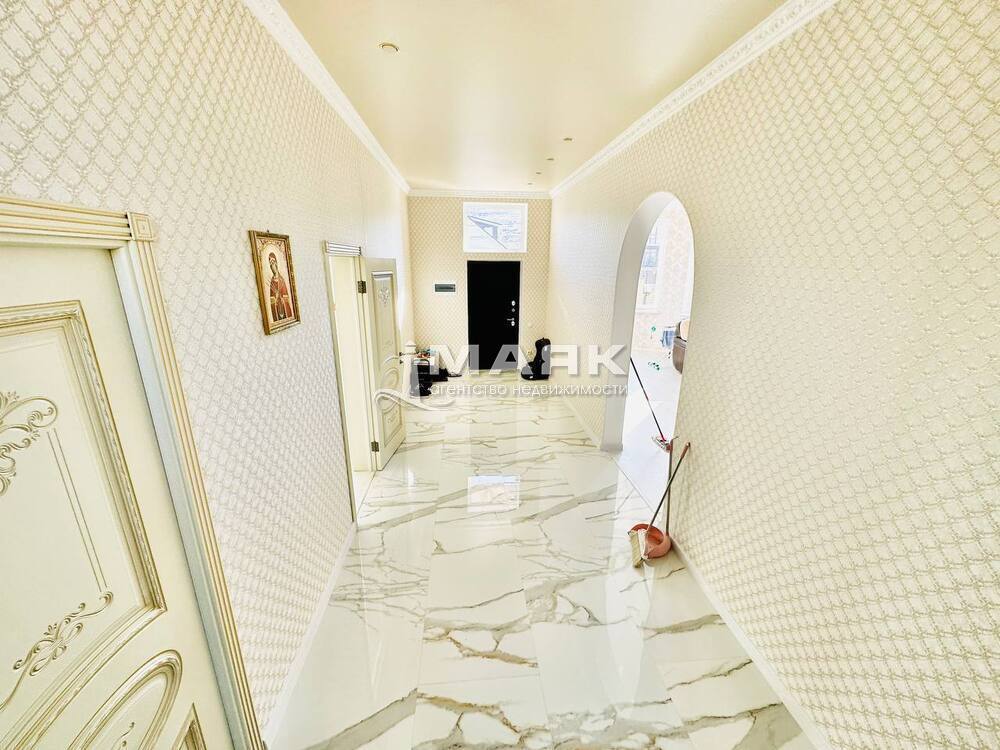 Дом 260 кв.м на участке 4 сот