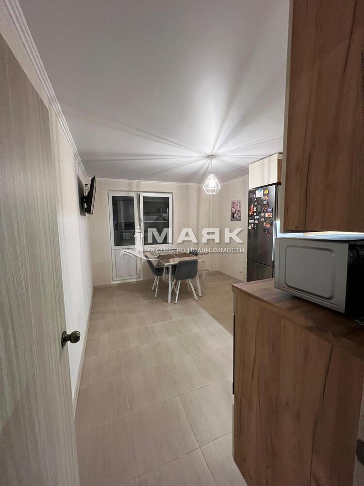 2-к. квартира 65 кв.м, 4/16