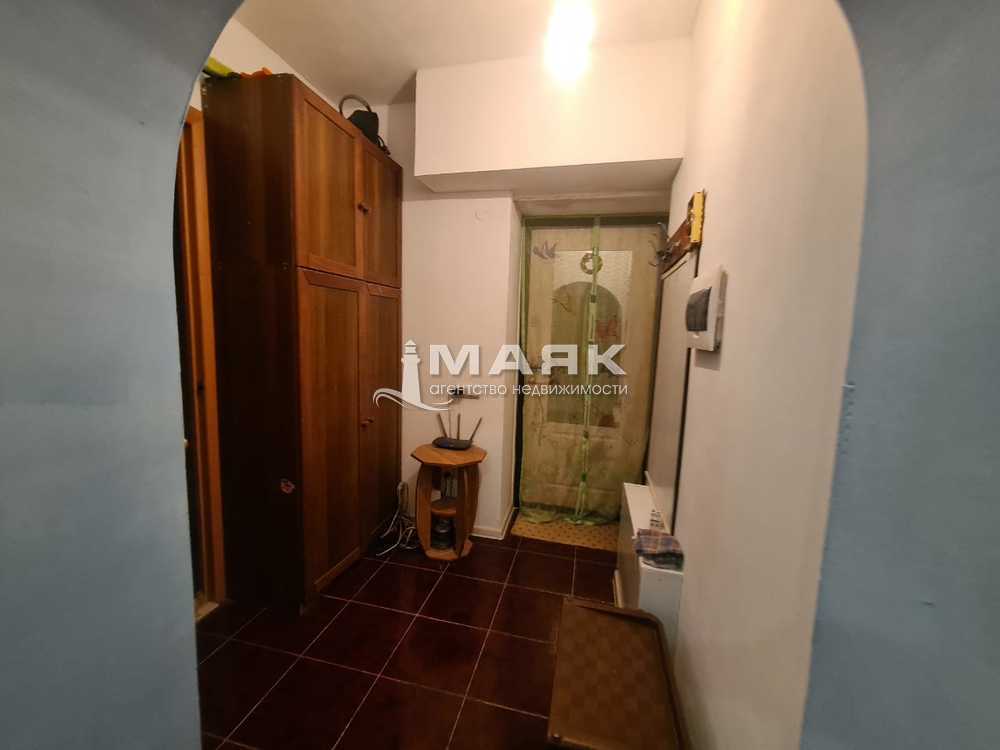 2-к. квартира 46 кв.м, цоколь/5