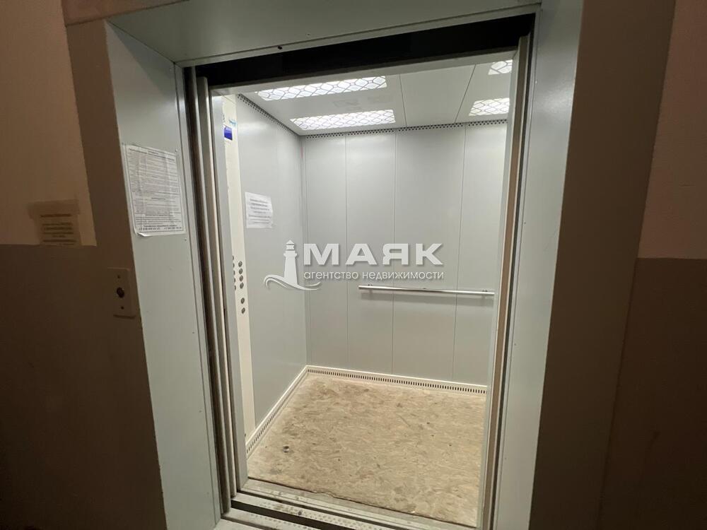 1-к. квартира 37 кв.м, 13/13