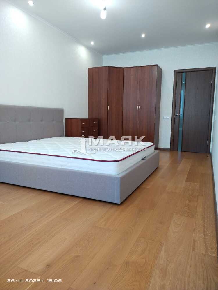 2-к. квартира 66 кв.м, 4/17