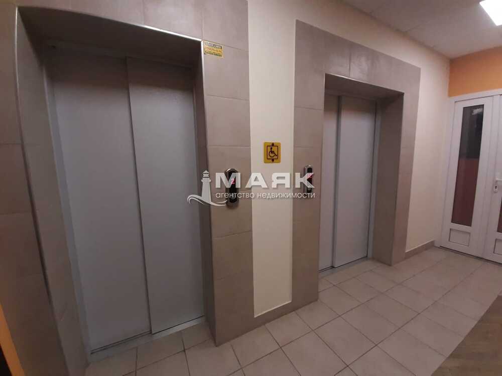 2-к. квартира 63 кв.м, 1/18