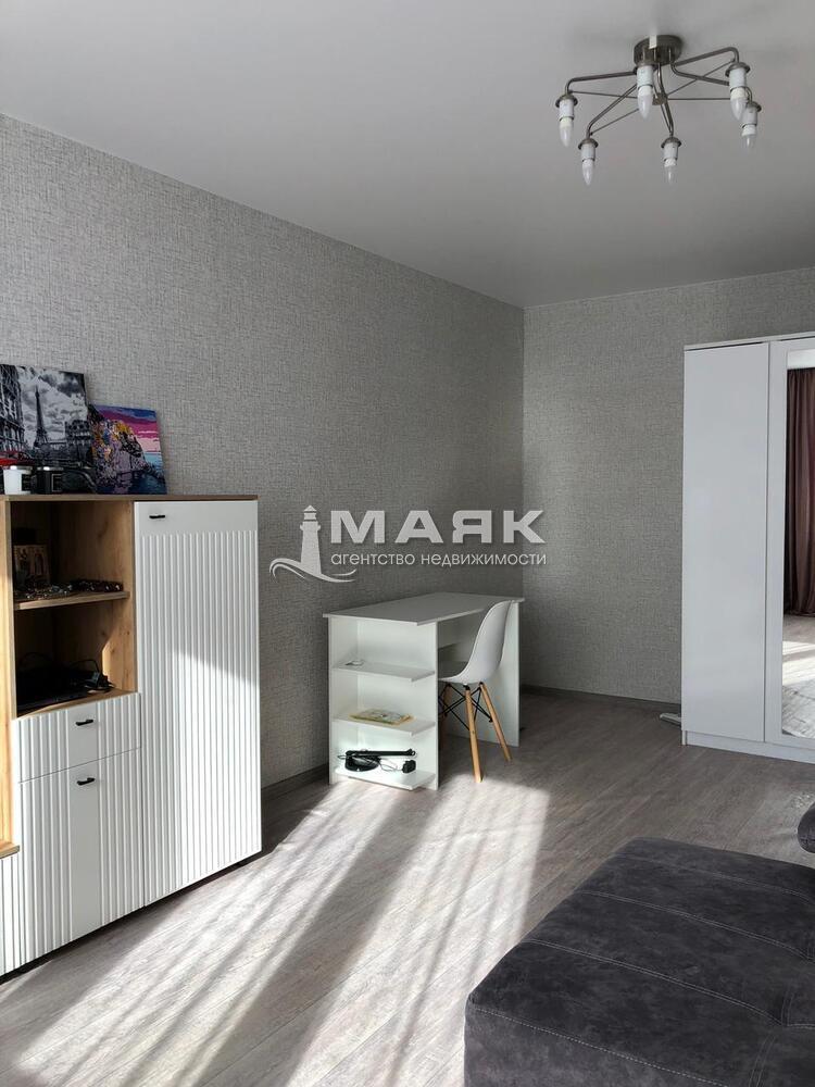 1-к. квартира 42 кв.м, 14/16