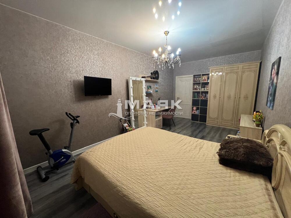 2-к. квартира 72 кв.м, 1/14