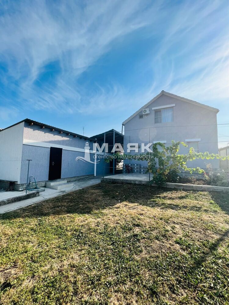 Дом 112.8 кв.м на участке 4.8 сот