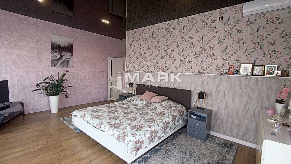 Дом 248 кв.м на участке 22 сот