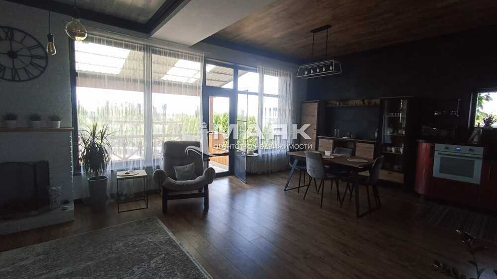 Дом 248 кв.м на участке 22 сот