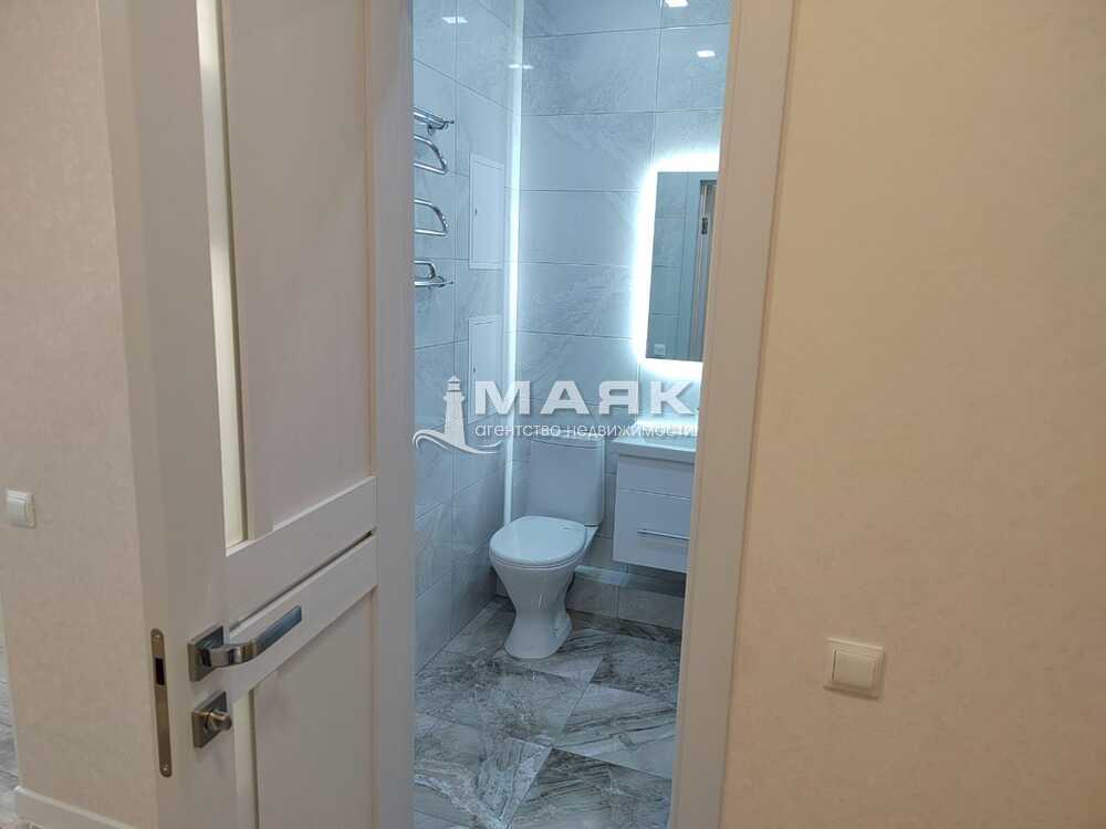 2-к. квартира 42 кв.м, 8/14