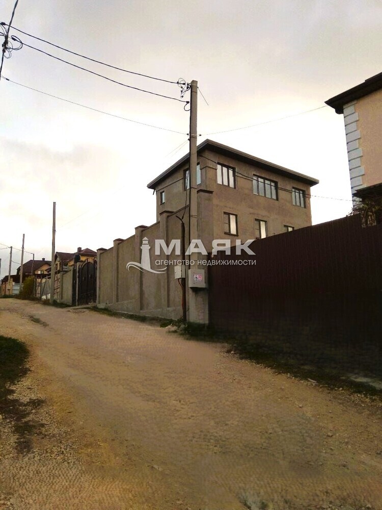 Дом 180 кв.м на участке 7.2 сот