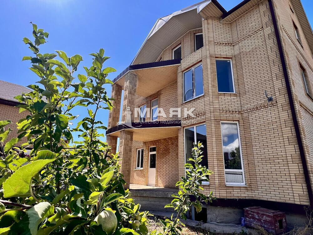 Дом 250 кв.м на участке 7 сот