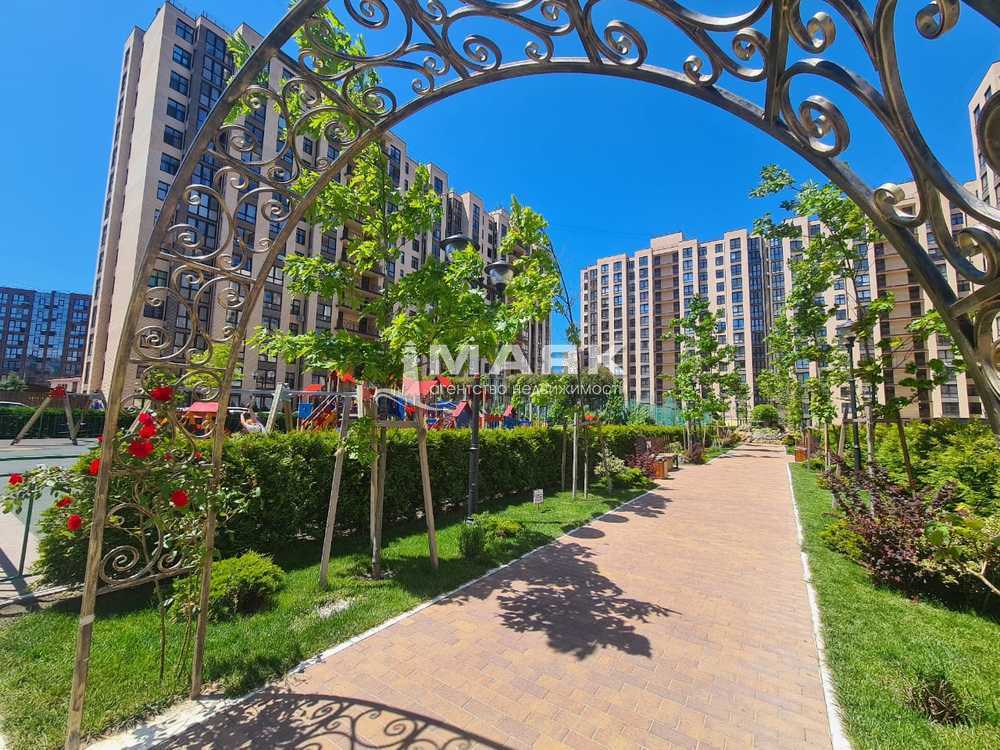 2-к. квартира 70.8 кв.м, 2/14