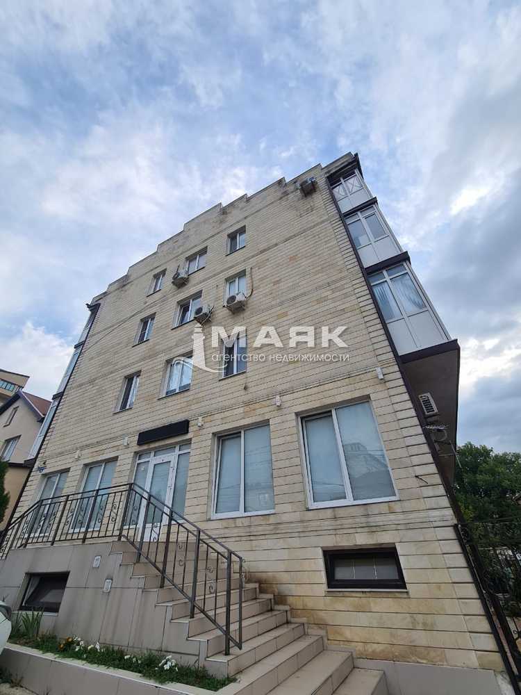 2-к. квартира 46 кв.м, цоколь/5