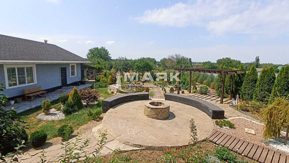 Дом 248 кв.м на участке 22 сот