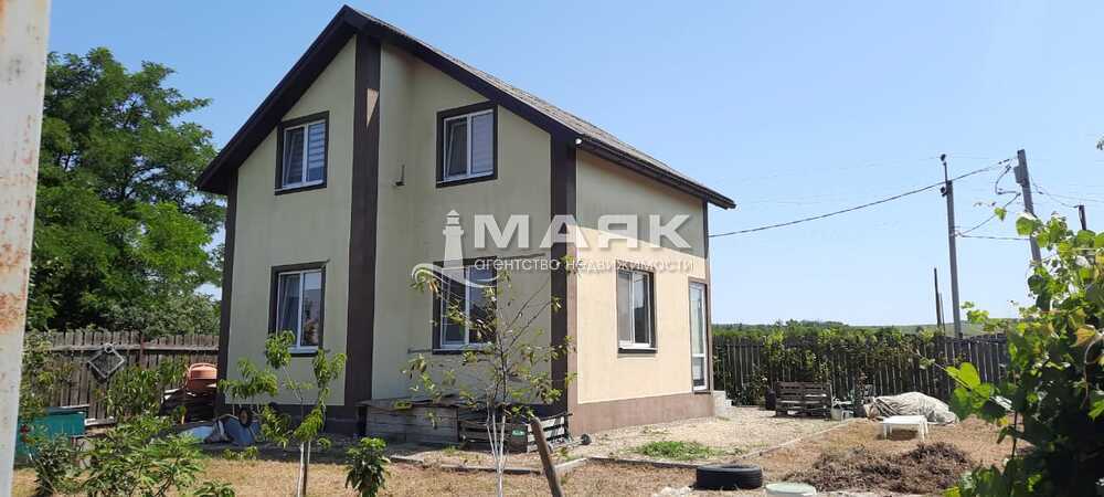 Дом 68.2 кв.м на участке 4.8 сот