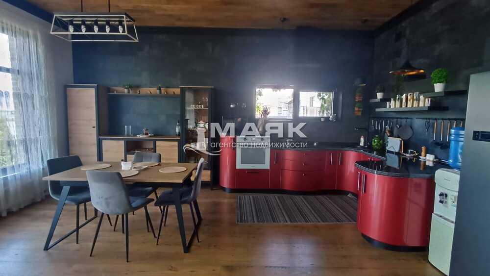 Дом 248 кв.м на участке 22 сот