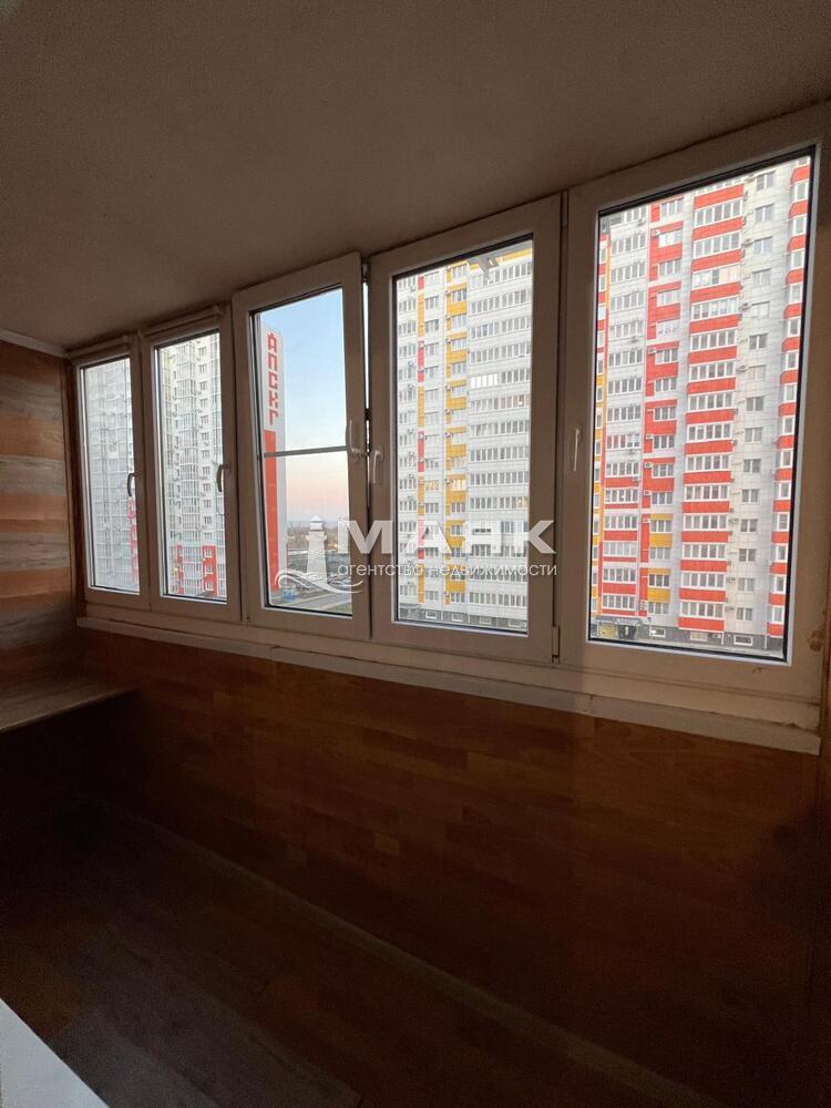 2-к. квартира 65 кв.м, 4/16