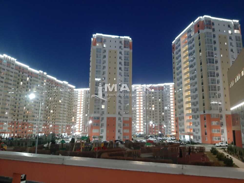 2-к. квартира 63 кв.м, 1/18