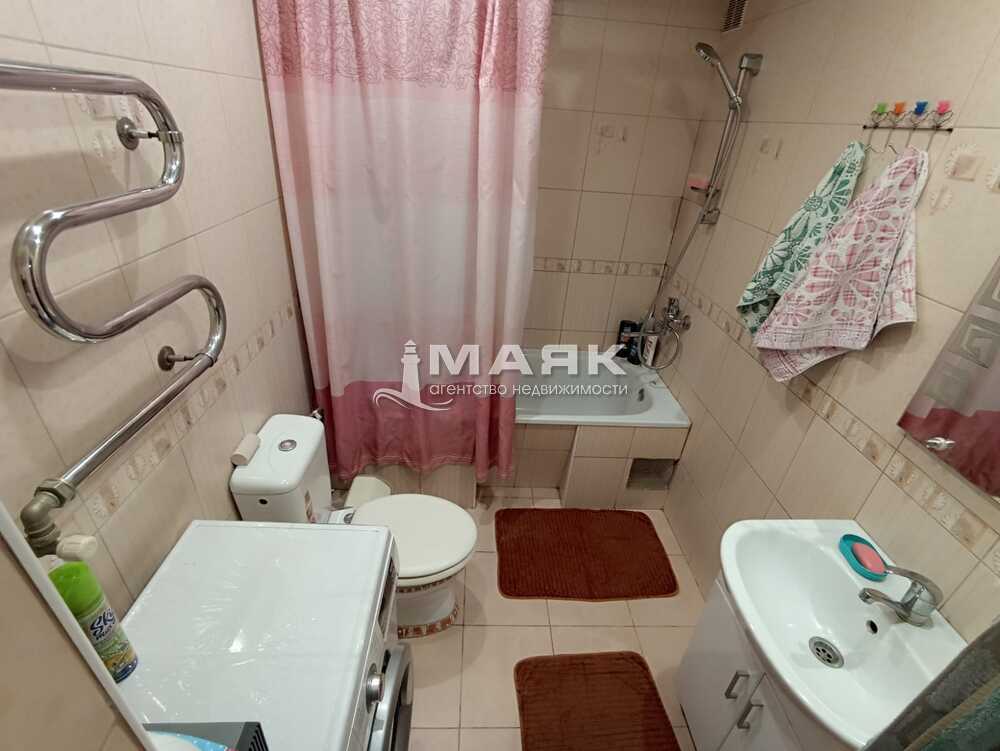 3-к. квартира 64.7 кв.м, 1/2