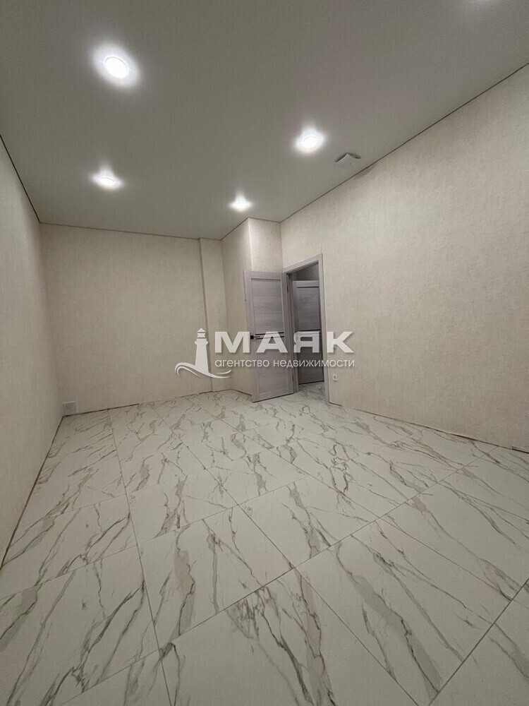 1-к. квартира 37 кв.м, 1/8