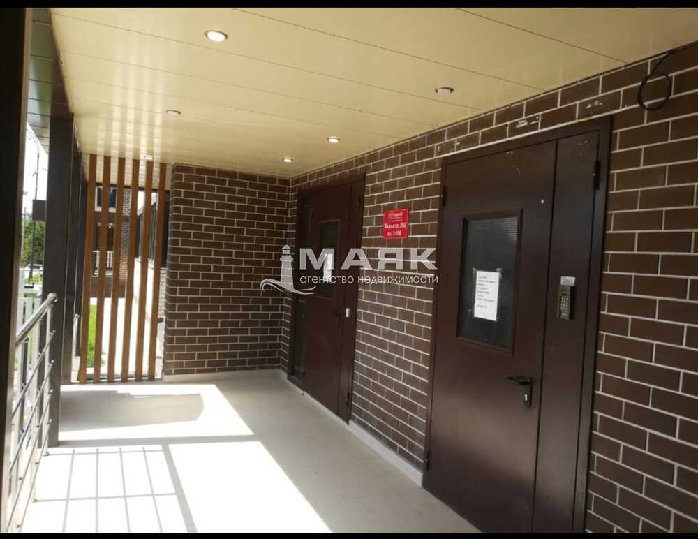 2-к. квартира 42 кв.м, 8/14