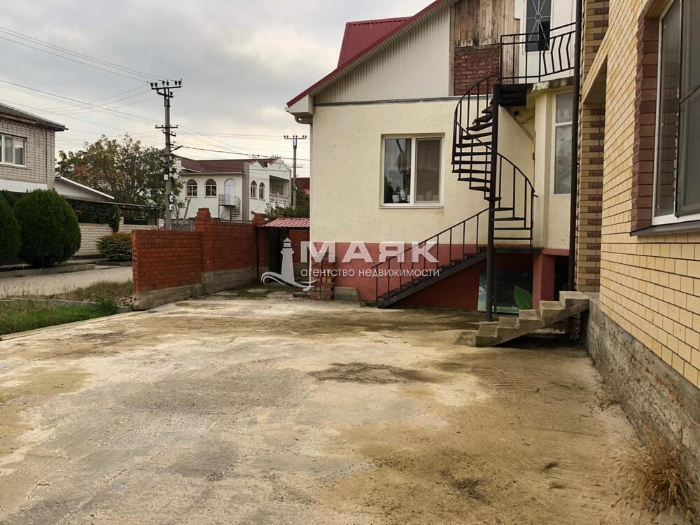 Дом 210.8 кв.м на участке 2 сот