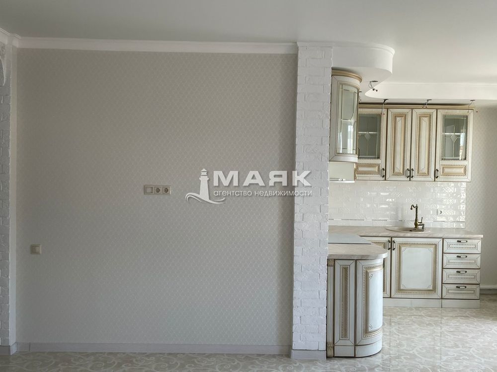 3-к. квартира 86.3 кв.м, 4/8