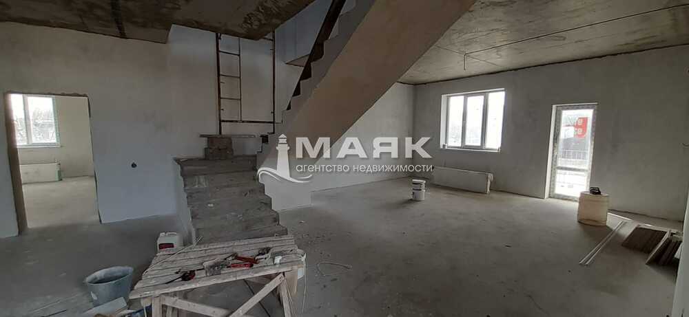 Дом 485.4 кв.м на участке 9.5 сот