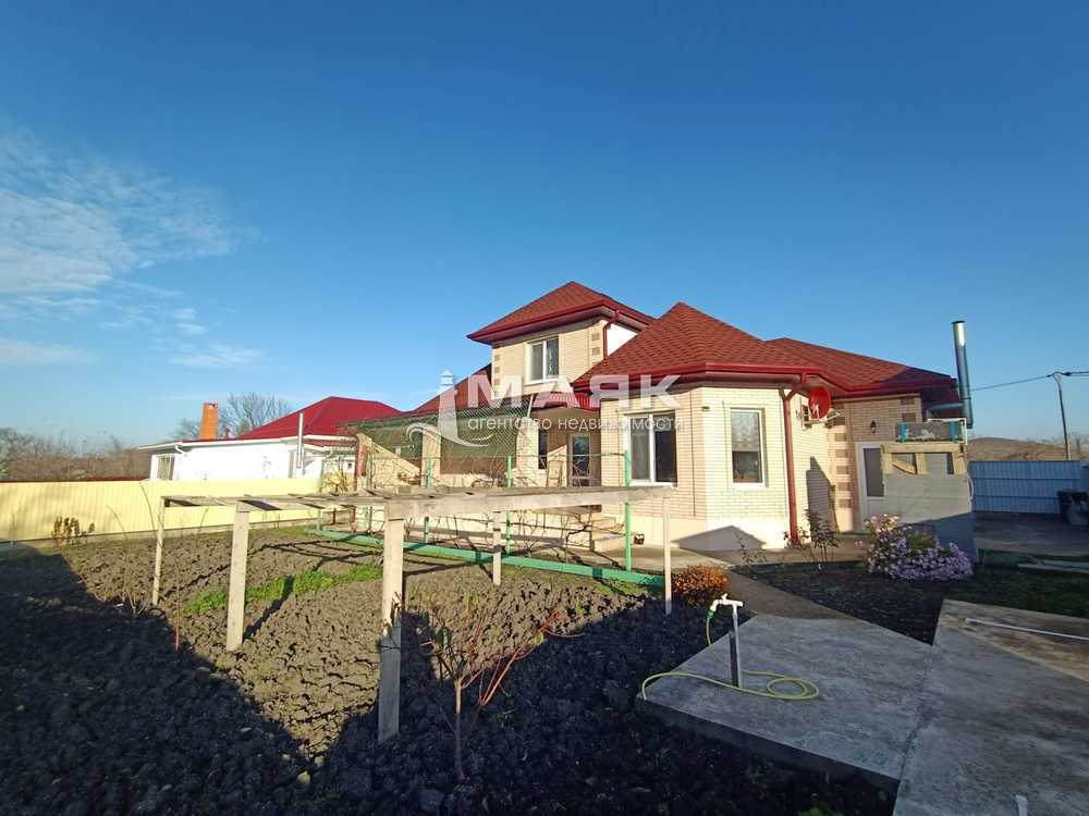 Дом 171 кв.м на участке 6.3 сот