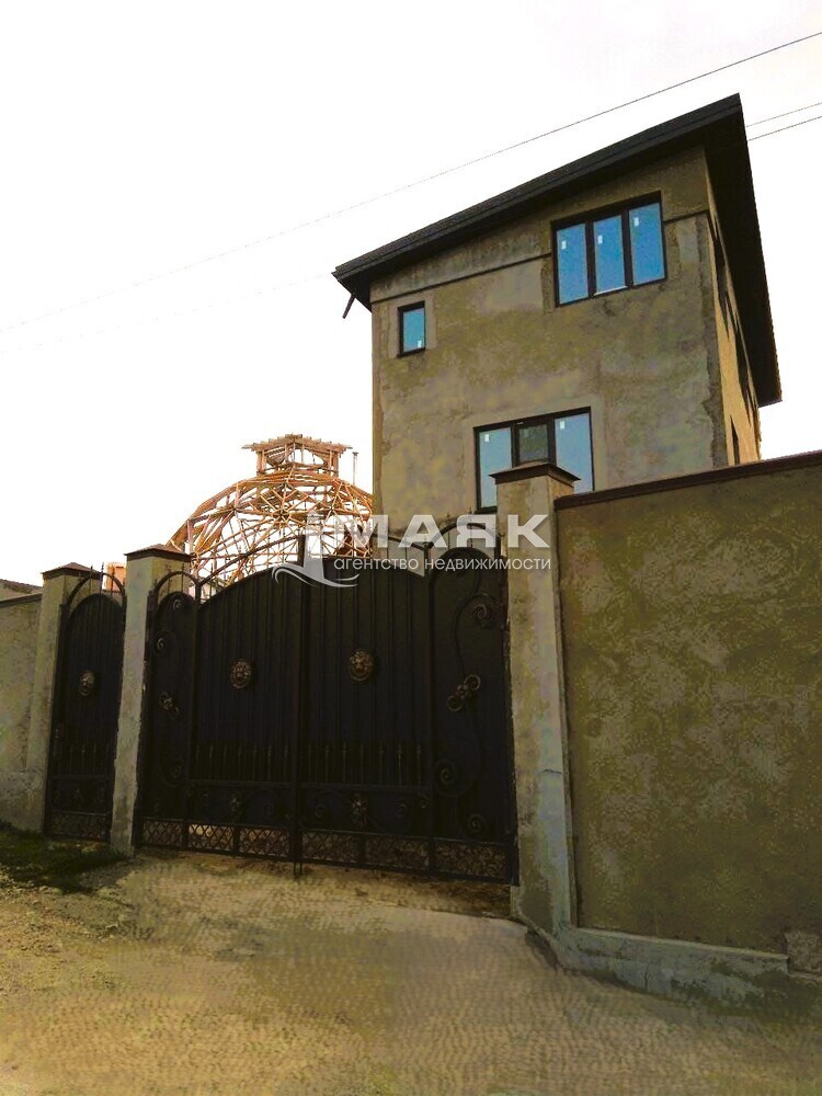 Дом 180 кв.м на участке 7.2 сот