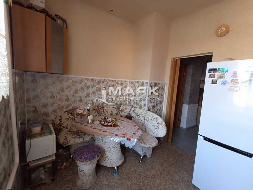 3-к. квартира 72.2 кв.м, 2/2