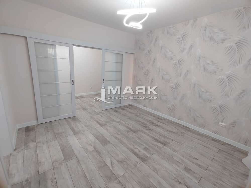 2-к. квартира 42 кв.м, 8/14