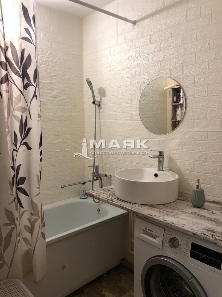 1-к. квартира 42 кв.м, 14/16