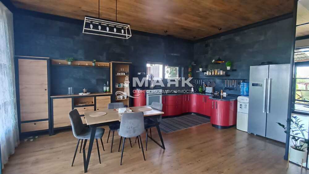 Дом 248 кв.м на участке 22 сот