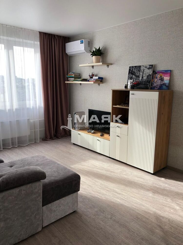 1-к. квартира 42 кв.м, 14/16