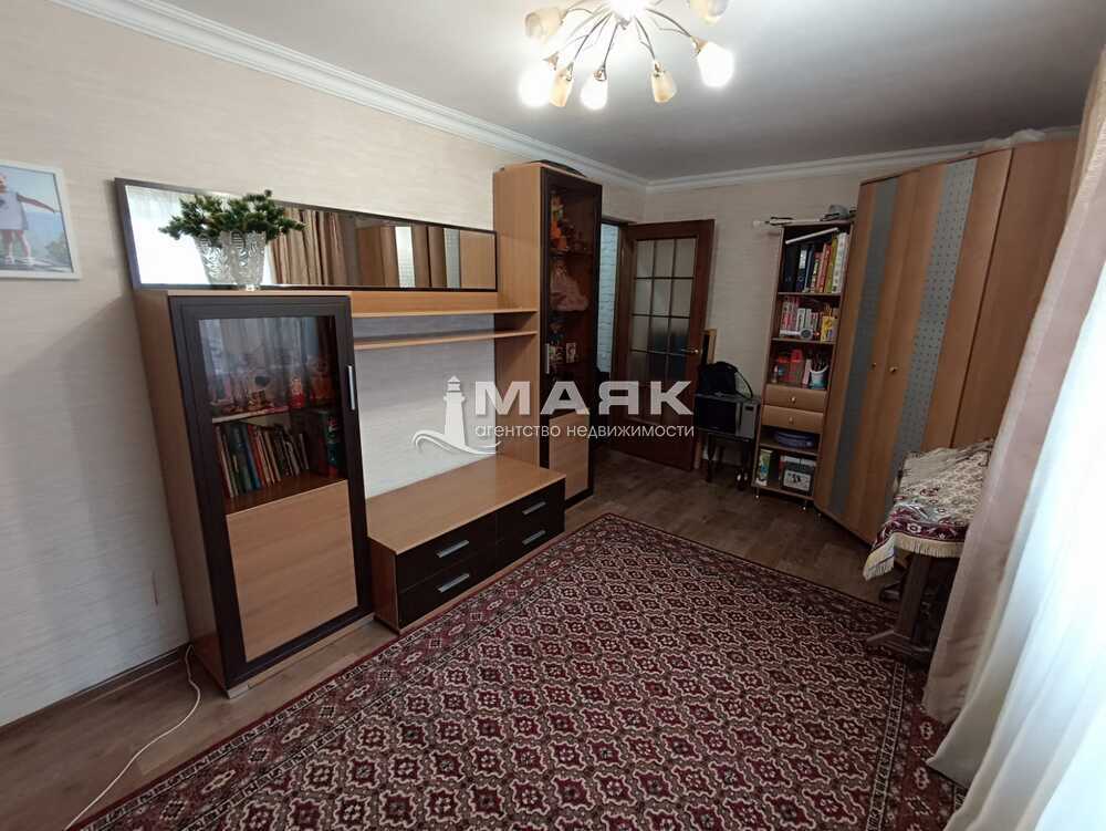 3-к. квартира 64.7 кв.м, 1/2