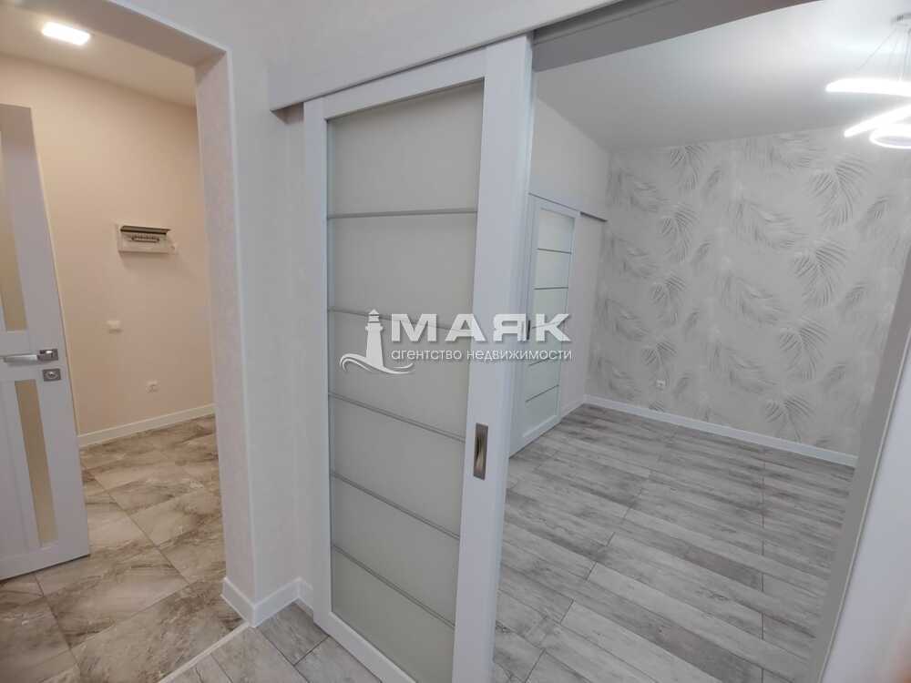 2-к. квартира 42 кв.м, 8/14