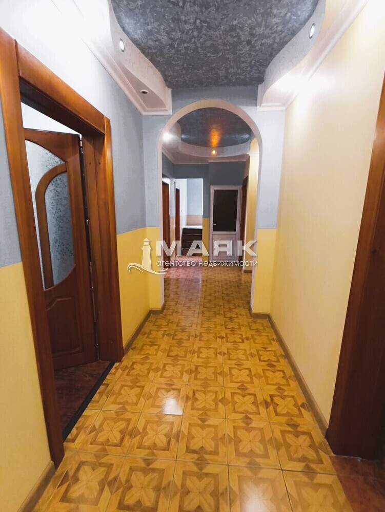 Дом 370.7 кв.м на участке 6.4 сот