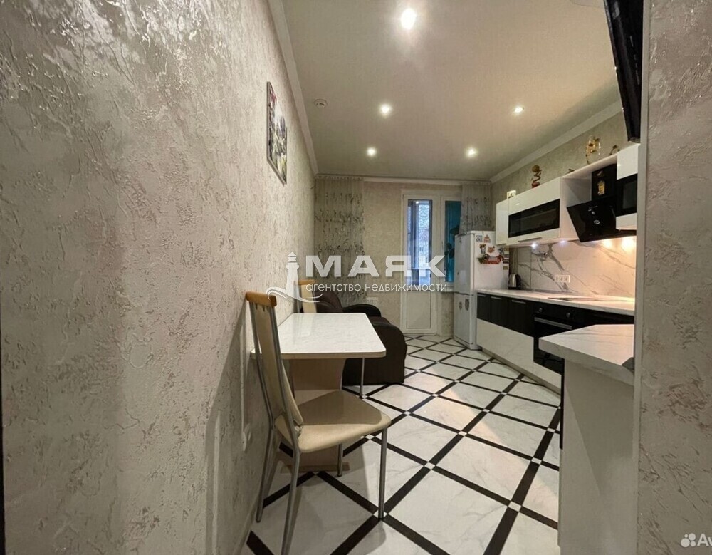 1-к. квартира 43 кв.м, 2/17