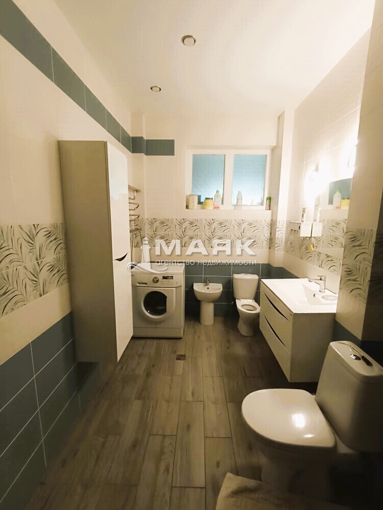 Дом 370.7 кв.м на участке 6.4 сот